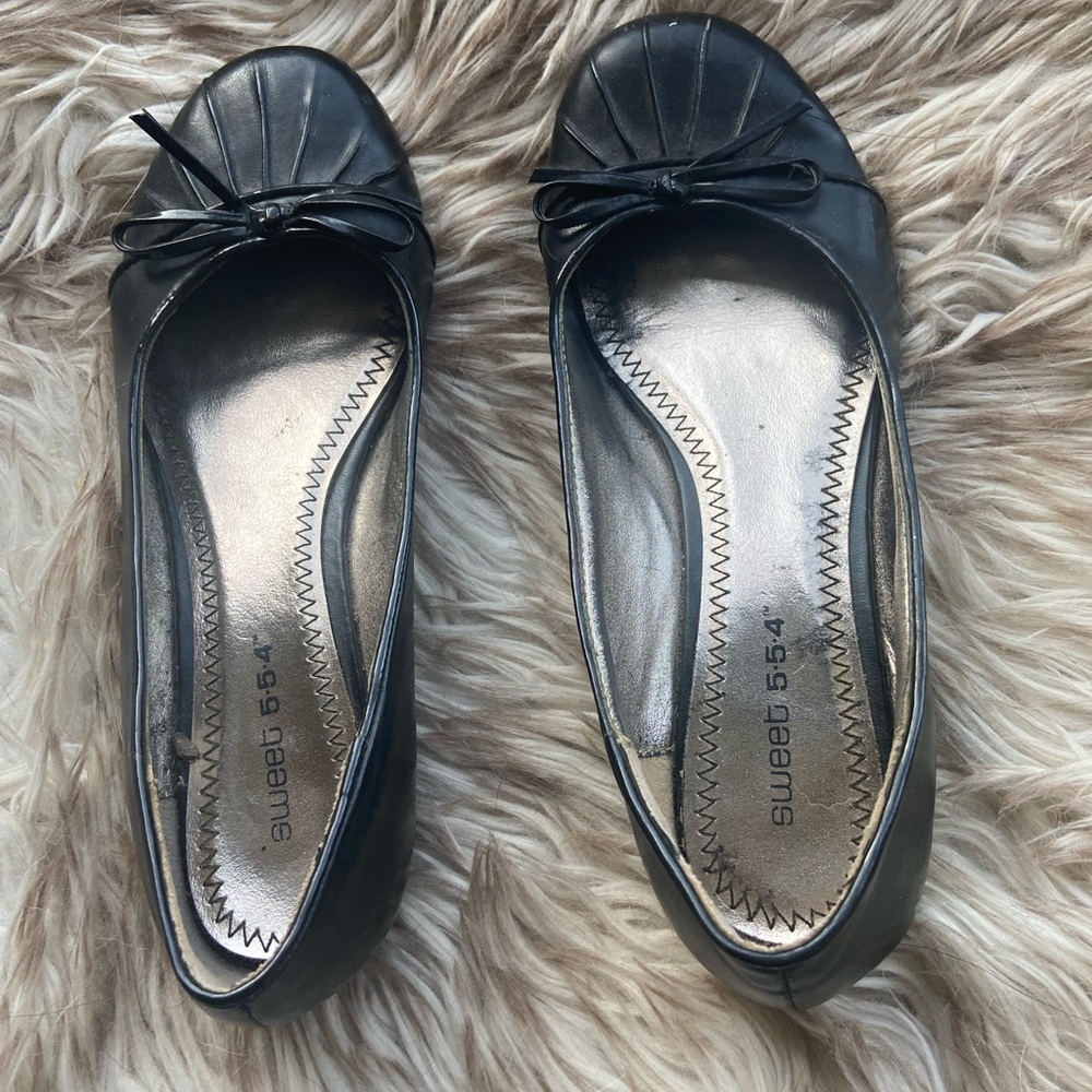 Black Flats with Decorative Bow and Rounded Toe